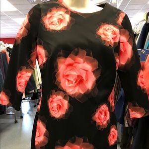 Black with 🌹 roses! Alexis Admor Sheath Dress